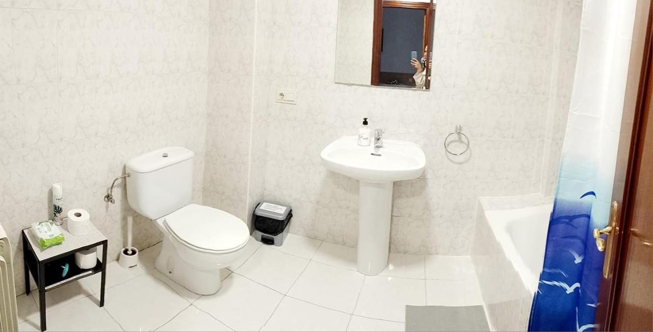 Casa Caminante - Habitacion Apartment Pamplona Luaran gambar